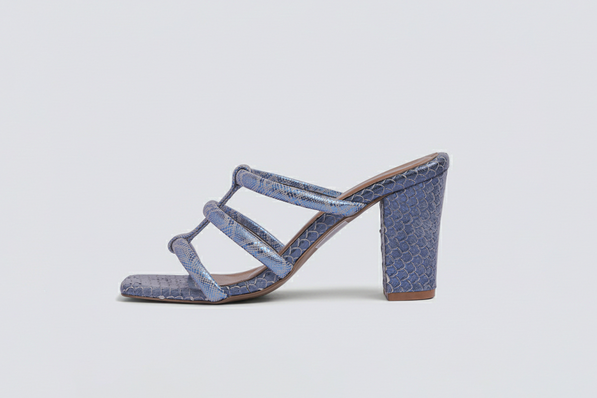 Iris (Ice Blue)