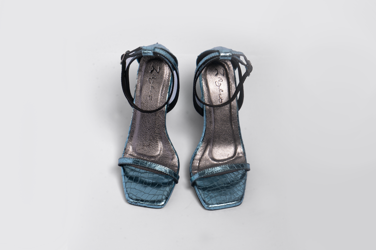Canna (Ice Blue)