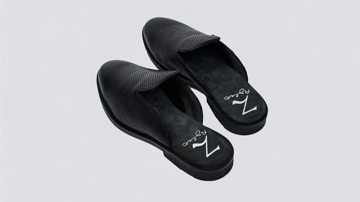 Whale Mule Black