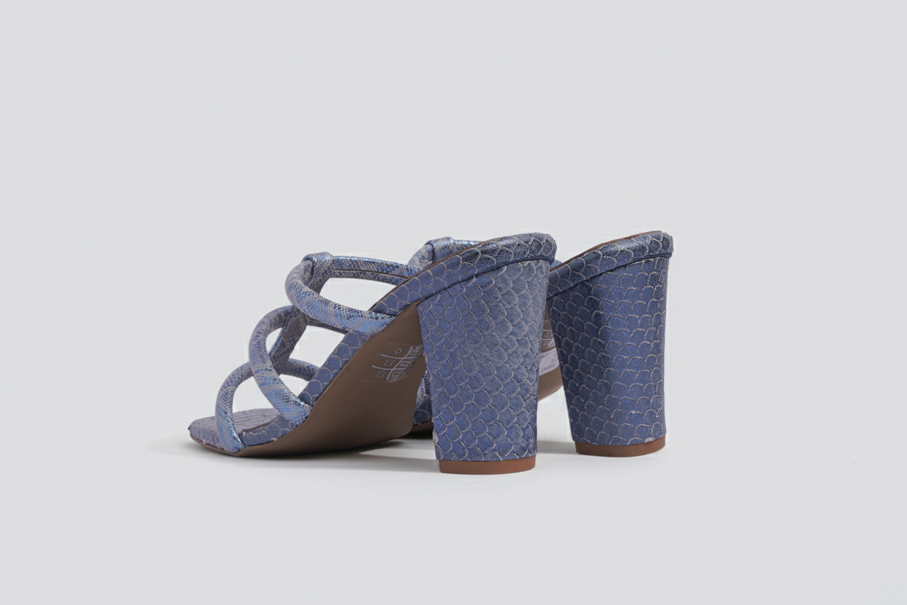 Iris (Ice Blue)