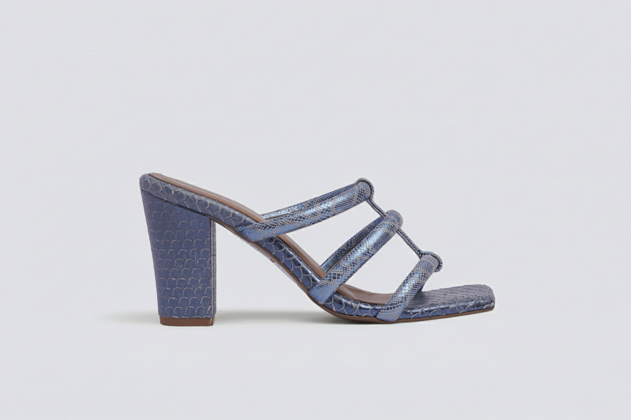 Iris (Ice Blue)